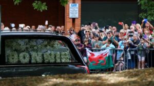 Emotional farewell to ‘global, iconic superstar’ Bonnie Tyler